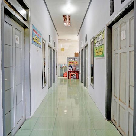Oyo Life 92937 Kost Putri Sarkara Syariah Hotel Banyuwangi  Exterior foto