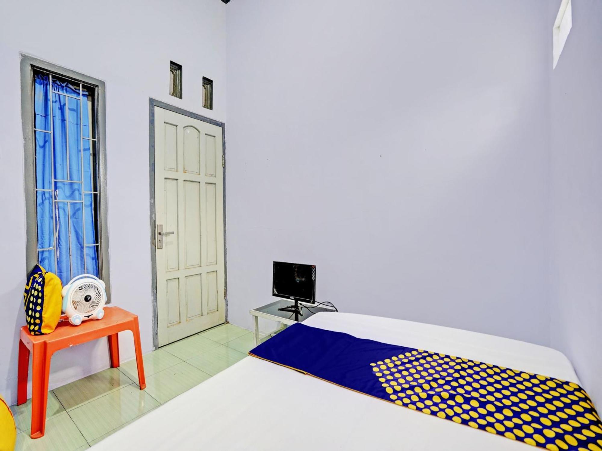 Oyo Life 92937 Kost Putri Sarkara Syariah Hotel Banyuwangi  Exterior foto