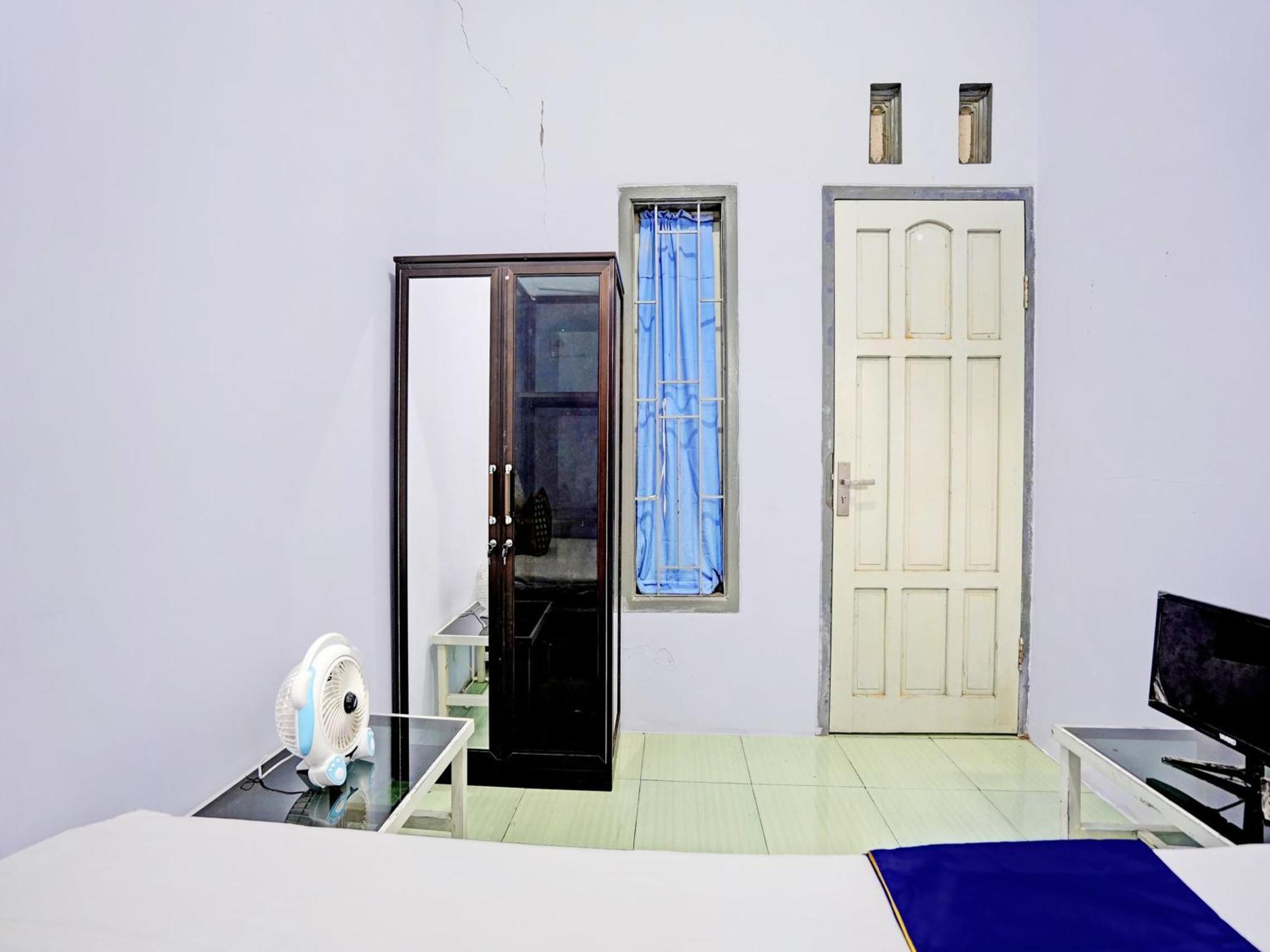 Oyo Life 92937 Kost Putri Sarkara Syariah Hotel Banyuwangi  Exterior foto