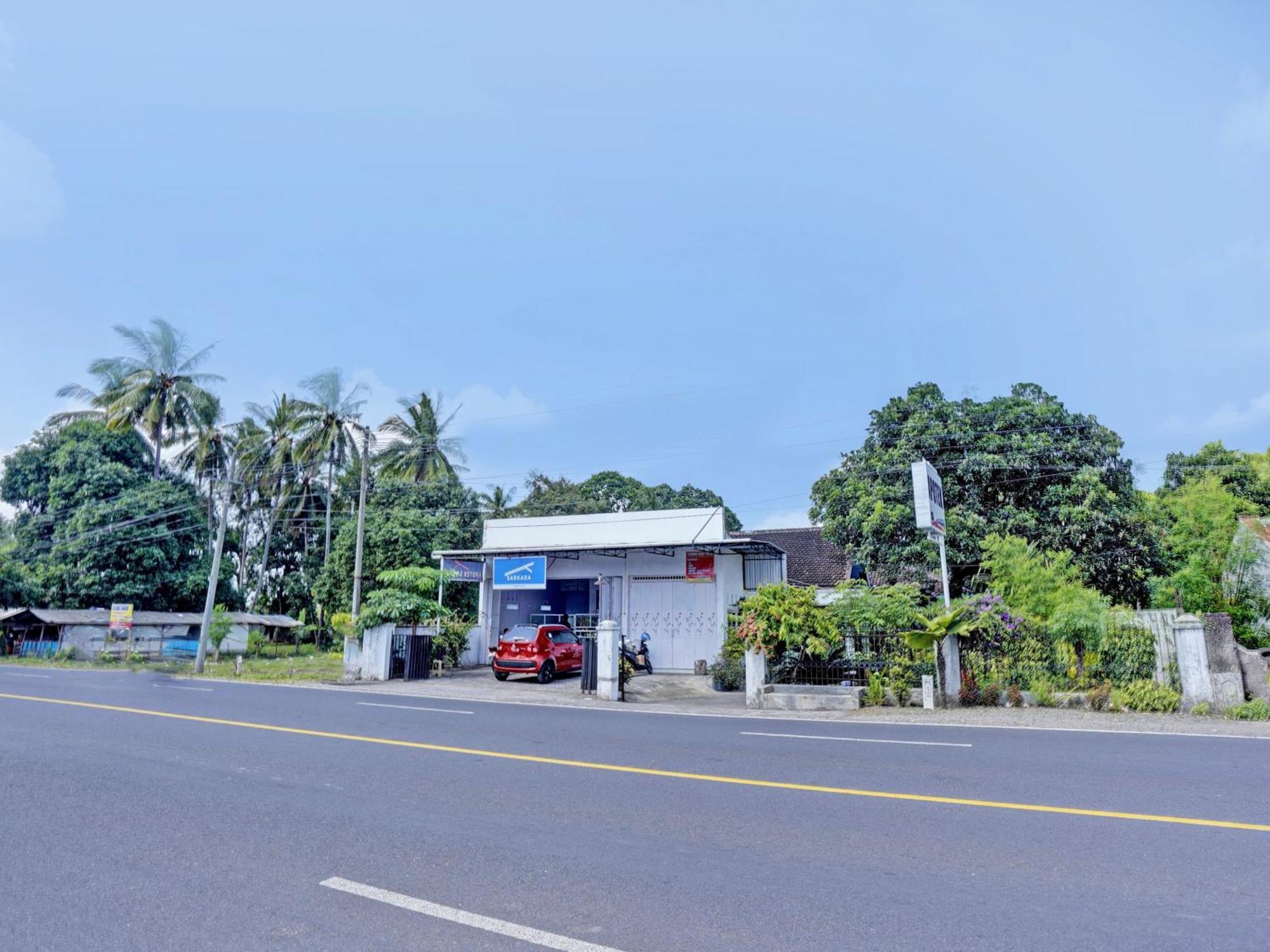 Oyo Life 92937 Kost Putri Sarkara Syariah Hotel Banyuwangi  Exterior foto